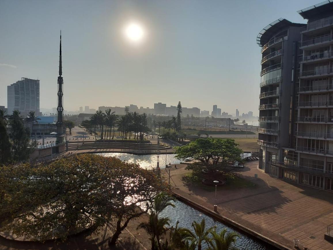 Ocean Sunrise At The Sails - Durban Point Waterfront Exterior foto